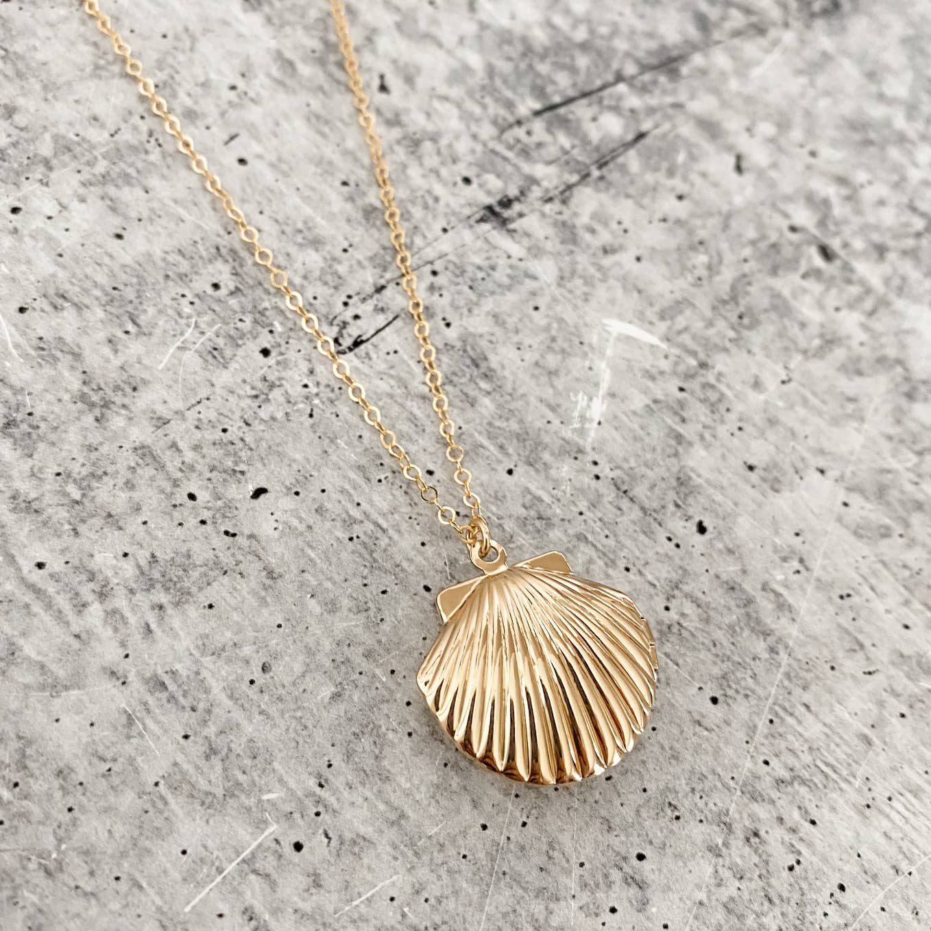 Seashell Vintage Style Locket Necklace – Surf Glam